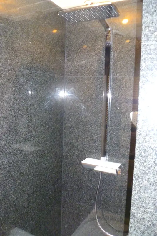 Douchebekleding graniet