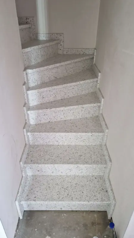 RABO Trapbekleding Agglostone Bianco