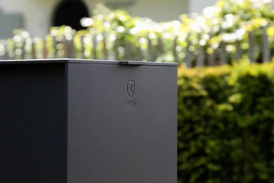 Close-up Fenix Top M